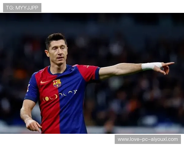 巴萨球迷起争议：莱万为什么能留？